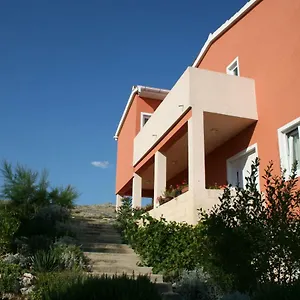 Sara Apartmán